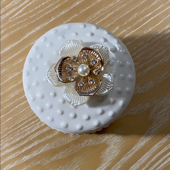 Ceramic Jewelry storage - Picture 2 of 3